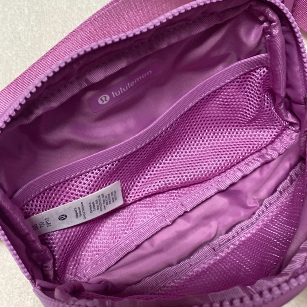 NEW Lululemon belt bag Dahlia mauve